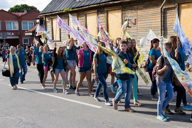 Ar tradicionālo svētku gājienu atklāti Limbažu pilsētas svētki 156881