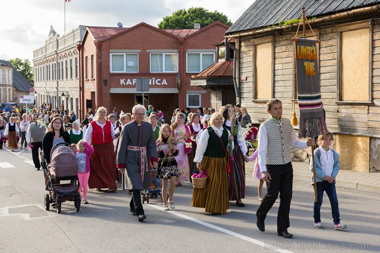 Ar tradicionālo svētku gājienu atklāti Limbažu pilsētas svētki 156882