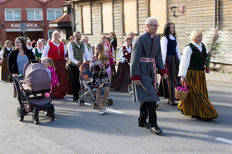 Ar tradicionālo svētku gājienu atklāti Limbažu pilsētas svētki 156883