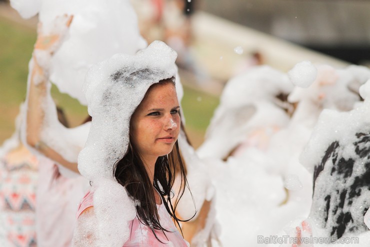 Holi krāsu festivāls pulcē dzīves svinētājus un radītājus 157188