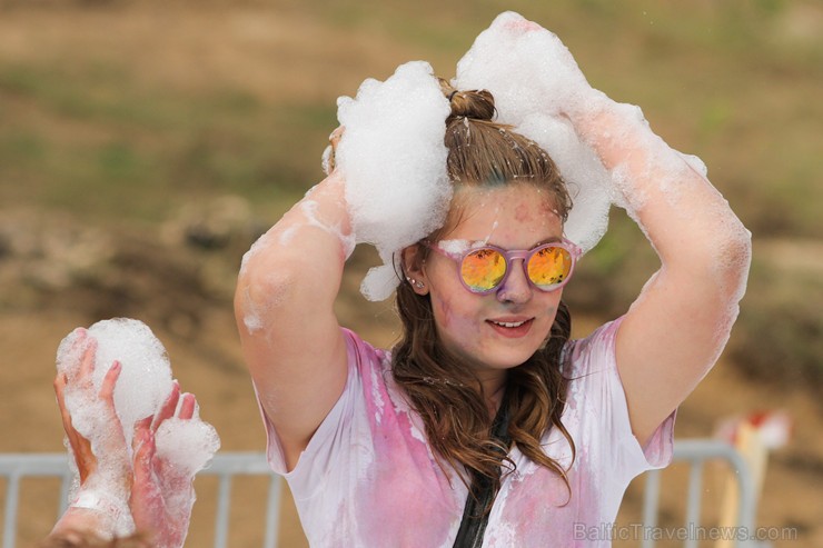 Holi krāsu festivāls pulcē dzīves svinētājus un radītājus 157192