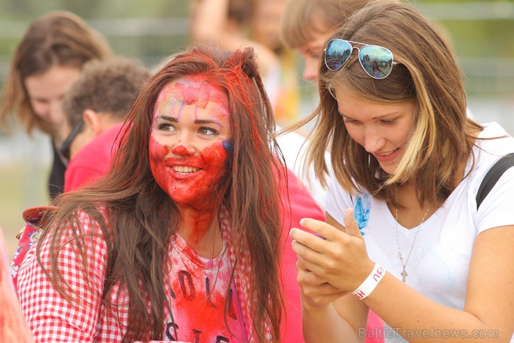 Holi krāsu festivāls pulcē dzīves svinētājus un radītājus 157201