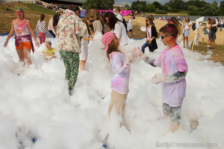 Holi krāsu festivāls pulcē dzīves svinētājus un radītājus 157210