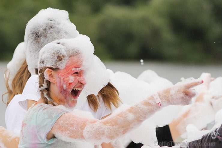 Holi krāsu festivāls pulcē dzīves svinētājus un radītājus 157222