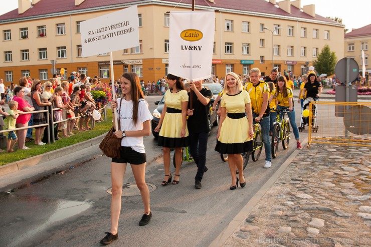 Ar krāšņu svētku gājienu sākas Valmieras svētki 157598