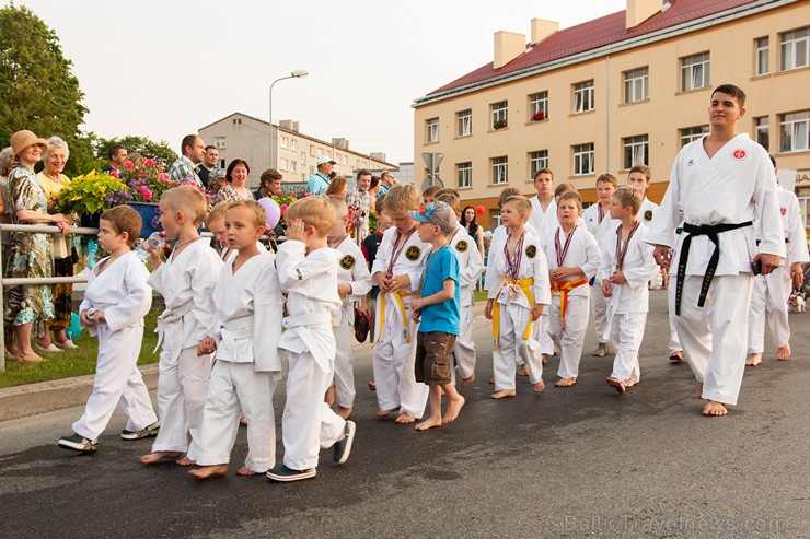 Ar krāšņu svētku gājienu sākas Valmieras svētki 157634