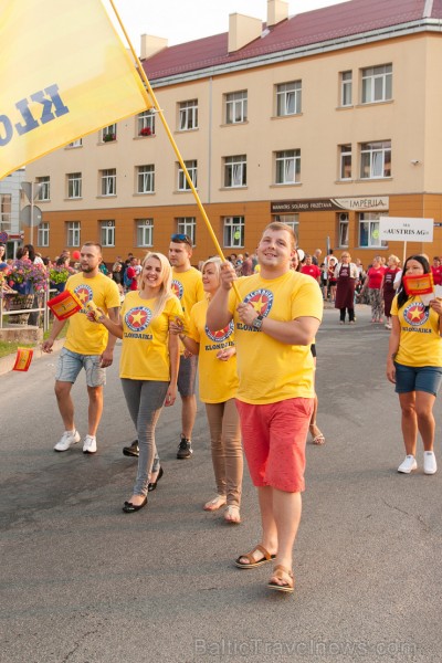 Ar krāšņu svētku gājienu sākas Valmieras svētki 157642