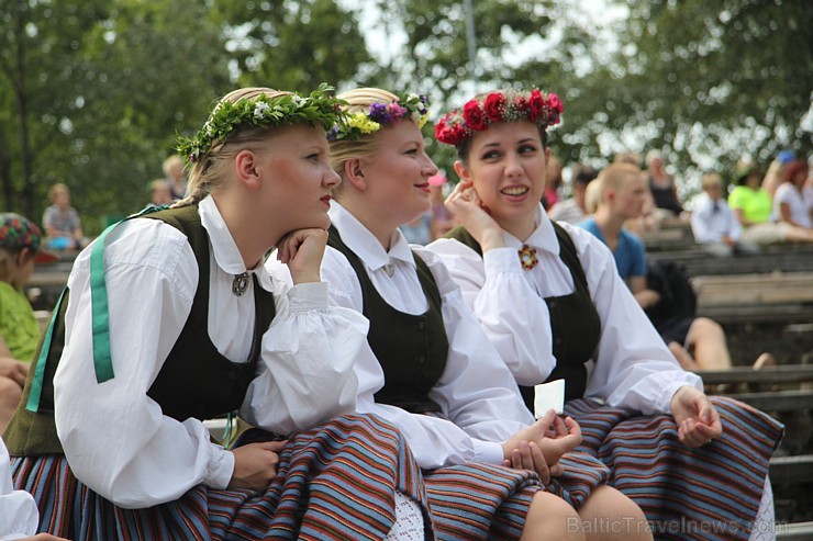 Ikšķile ar vērienīgu svētku gājienu un koncertu svin 830. gadu jubileju 157758