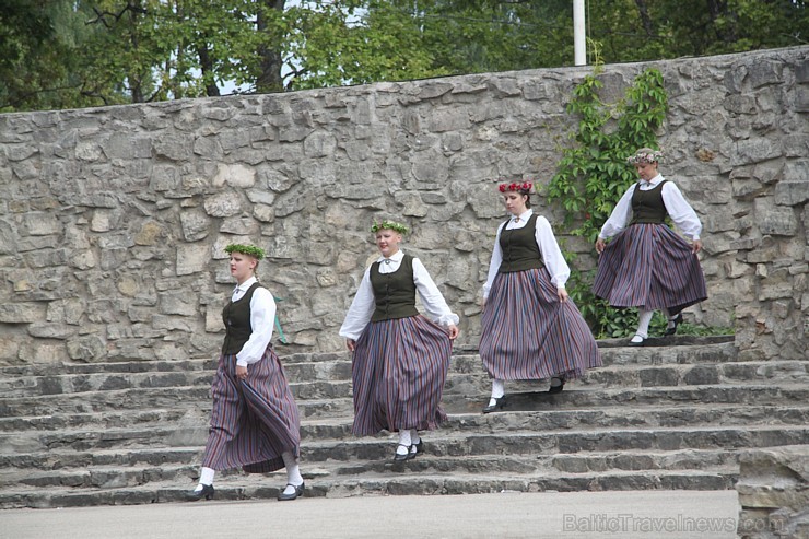 Ikšķile ar vērienīgu svētku gājienu un koncertu svin 830. gadu jubileju 157761