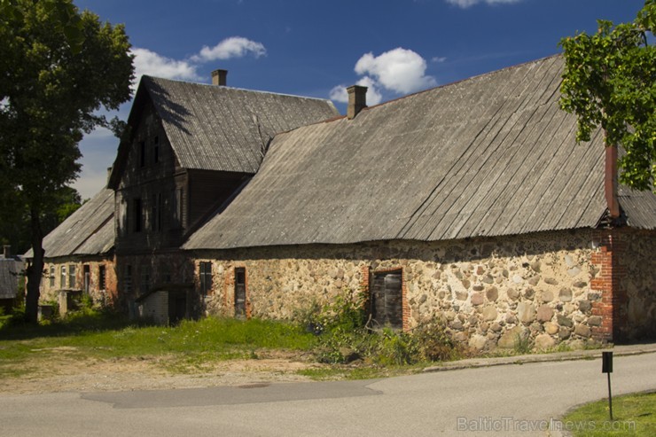 Travelnews.lv redakcija apskata kādreizējo Āža jeb Prāmja krogu Mazsalacā 157817