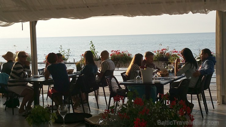 Apciemo vienu no skaistākajiem pludmalas panorāmas restorāniem Jūrmalā -  «Orizzonte» 158111