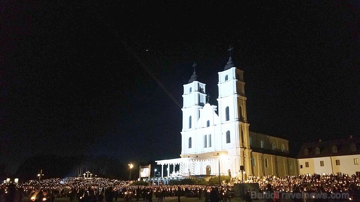 Lielais Tautas Krustaceļš Aglonā pulcē tūkstošiem ticīgo 158284