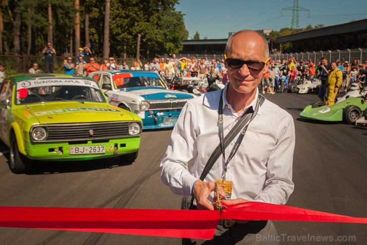 Svētdien, vēsturisko automašīnu sacensību “Dzintara Aplis” laikā, tika atklāta “Biķernieku kompleksās sporta bāzes” (BKSB) atjaunotā autotrase 158427