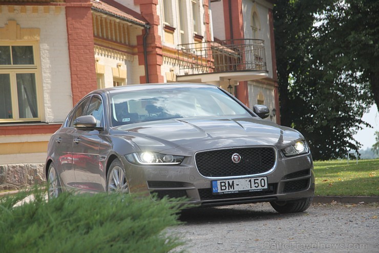 Travelnews.lv redakcija ceļo ar jauno Jaguar XE uz Vidzemi un Latgali, lai izbaudītu britu automobiļa šarmu Latvijas ceļos 158471