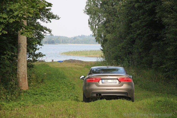 Travelnews.lv redakcija ceļo ar jauno Jaguar XE uz Vidzemi un Latgali, lai izbaudītu britu automobiļa šarmu Latvijas ceļos 158508