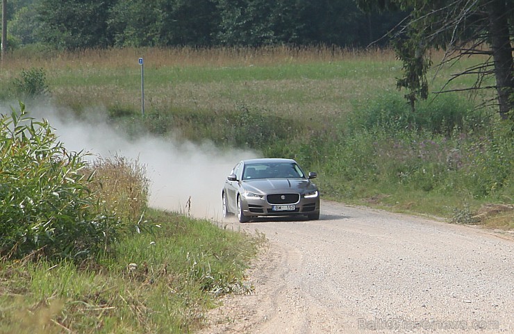 Travelnews.lv redakcija ceļo ar jauno Jaguar XE uz Vidzemi un Latgali, lai izbaudītu britu automobiļa šarmu Latvijas ceļos 158514