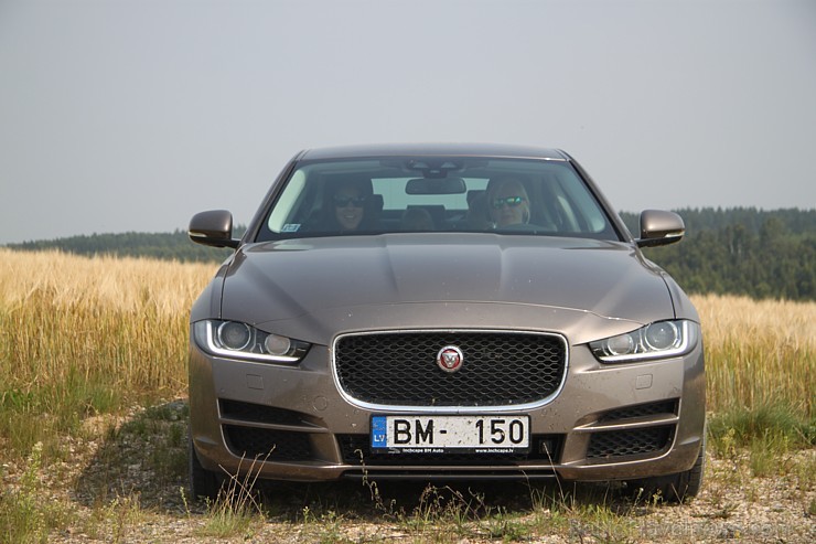 Travelnews.lv redakcija ceļo ar jauno Jaguar XE uz Vidzemi un Latgali, lai izbaudītu britu automobiļa šarmu Latvijas ceļos 158525