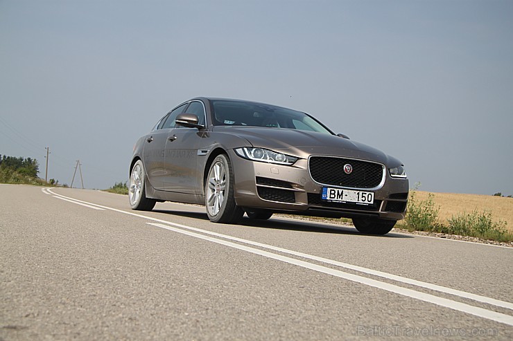 Travelnews.lv redakcija ceļo ar jauno Jaguar XE uz Vidzemi un Latgali, lai izbaudītu britu automobiļa šarmu Latvijas ceļos 158527