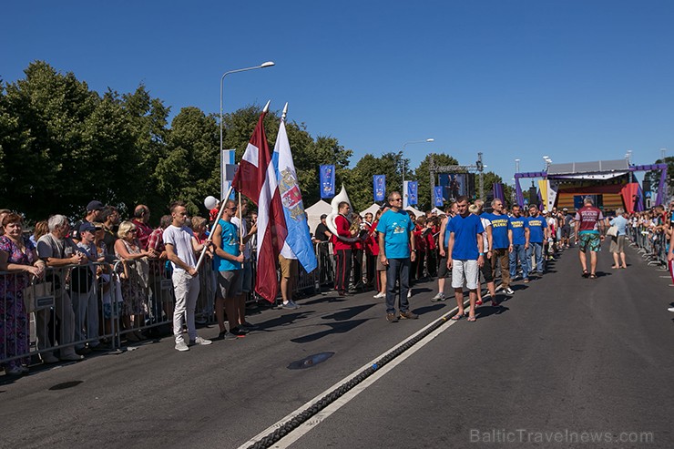 Virves vilkšanas sacensībās Rīgas svētkos uzvar Daugavas Labā krasta komanda 158799