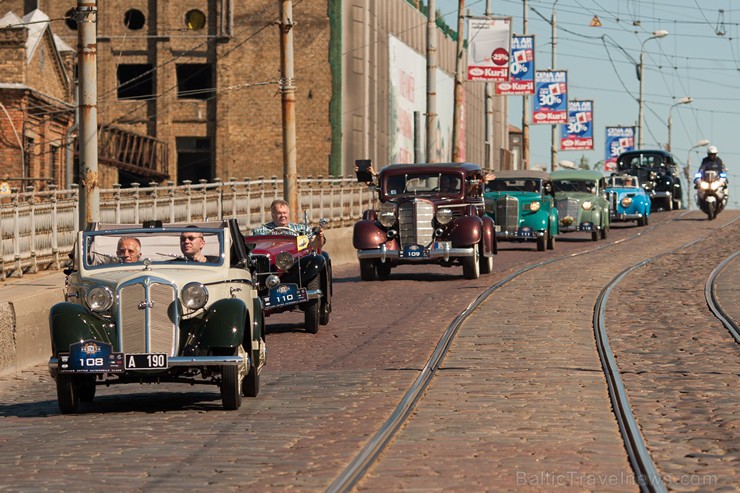 «Riga Retro 2015» pulcē vairāk kā 300 klasisko spēkratu 158815