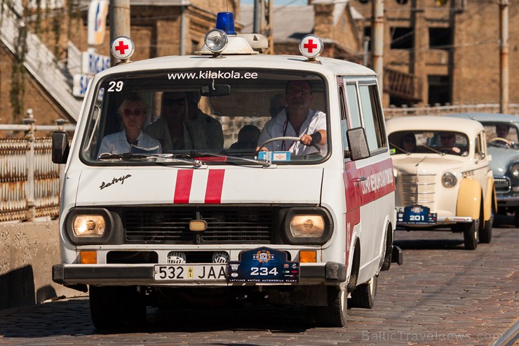 «Riga Retro 2015» pulcē vairāk kā 300 klasisko spēkratu 158836