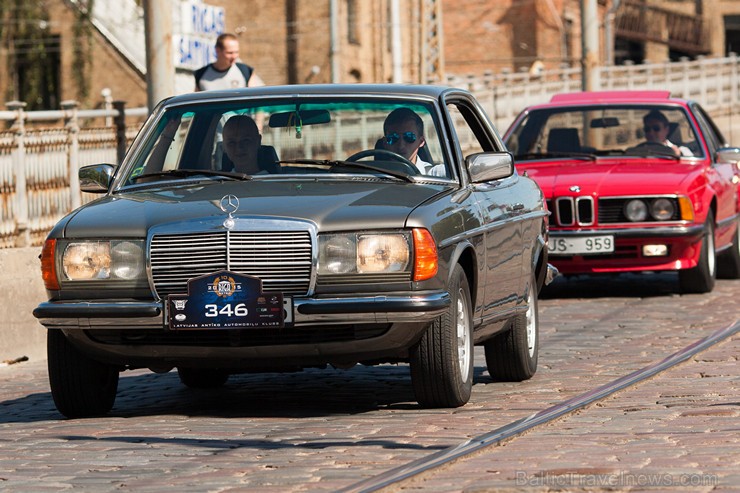 «Riga Retro 2015» pulcē vairāk kā 300 klasisko spēkratu 158860