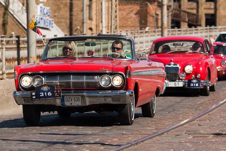 «Riga Retro 2015» pulcē vairāk kā 300 klasisko spēkratu 158870