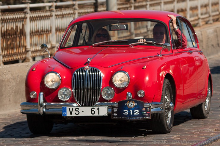 «Riga Retro 2015» pulcē vairāk kā 300 klasisko spēkratu 158871