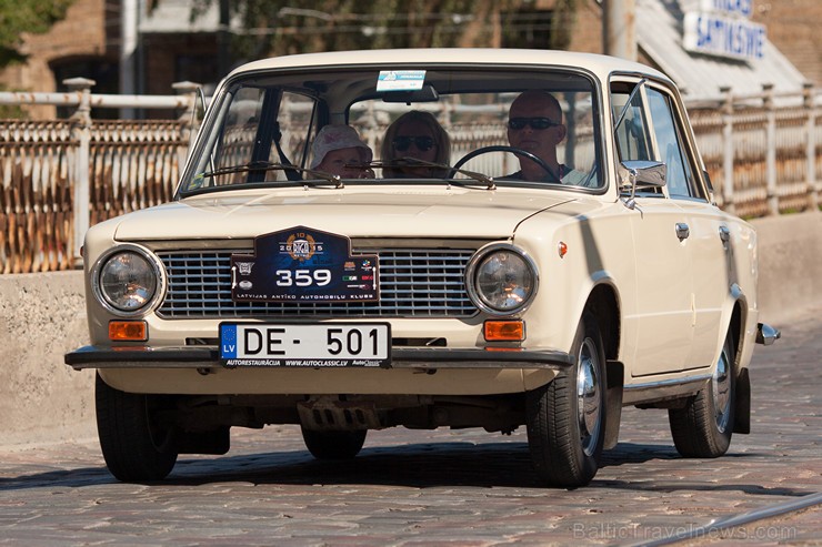 «Riga Retro 2015» pulcē vairāk kā 300 klasisko spēkratu 158901