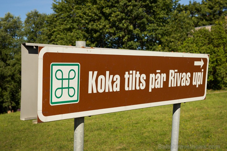 Rīvas upes koka tilts ir Latvijā vienīgais koka atgāžņu sistēmas konstrukcijas tilts 159275