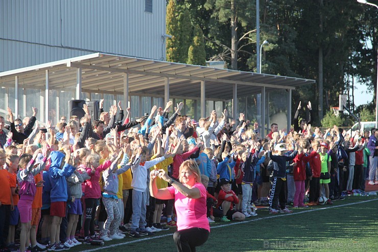 Tēva diena Ikšķiles vidusskolā tiek atzīmē sportiskā garā 160477