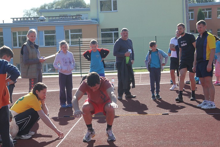 Tēva diena Ikšķiles vidusskolā tiek atzīmē sportiskā garā 160504