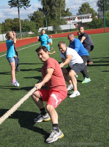 Tēva diena Ikšķiles vidusskolā tiek atzīmē sportiskā garā 160532