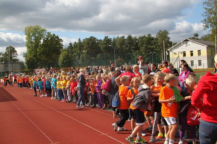 Tēva diena Ikšķiles vidusskolā tiek atzīmē sportiskā garā 160538