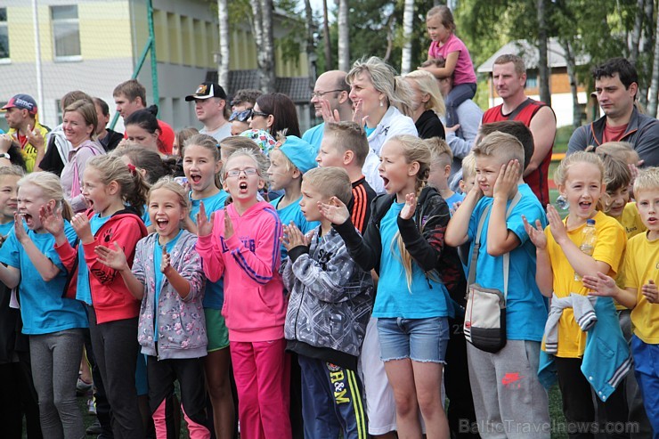 Tēva diena Ikšķiles vidusskolā tiek atzīmē sportiskā garā 160547