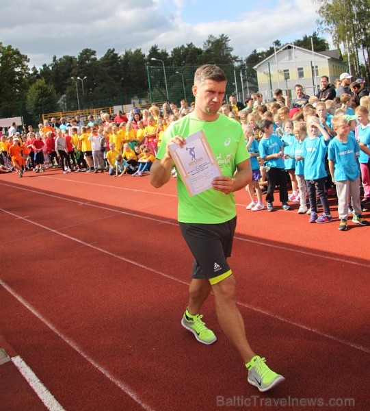 Tēva diena Ikšķiles vidusskolā tiek atzīmē sportiskā garā 160548