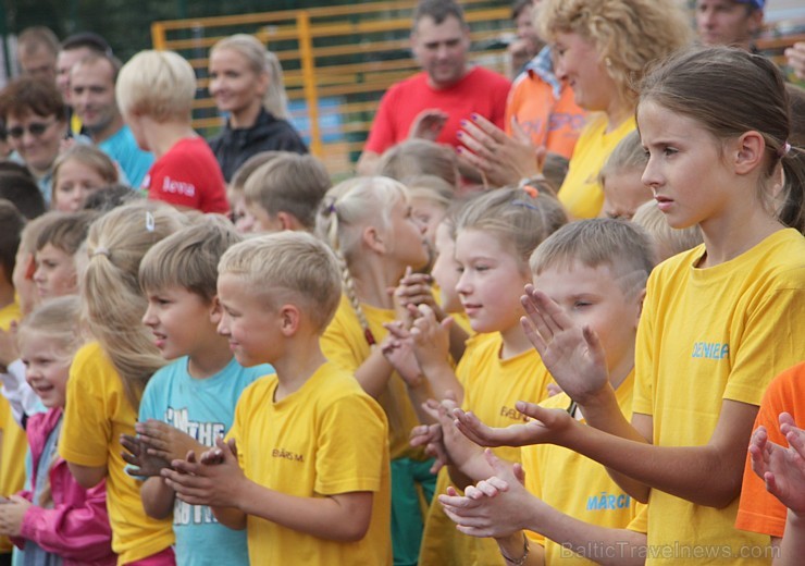 Tēva diena Ikšķiles vidusskolā tiek atzīmē sportiskā garā 160553