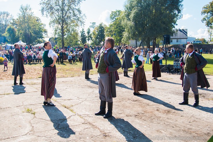 Bagātīgi svin pirmos atjaunotos Kokmuižas svētkus 160838