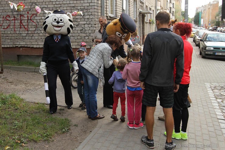 Hospitāļu ielas kaimiņu svētki 2015 izklaidē un saliedē apkārtnes iedzīvotājus 161006