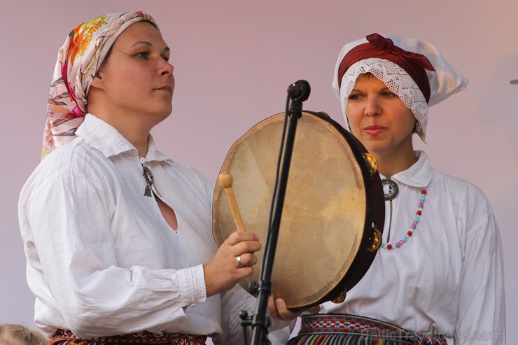 Hospitāļu ielas kaimiņu svētki 2015 izklaidē un saliedē apkārtnes iedzīvotājus 161018