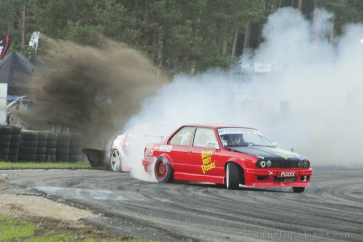 Ziemeļeiropas drifta čempionāta noslēgumā vairāk nekā 40 PRO drifteri piekūpina Biķernieku trasi 161227