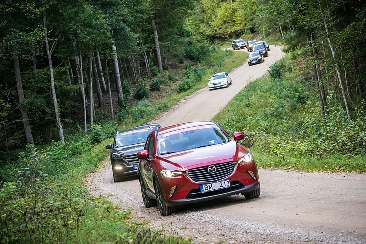 «Latvijas Gada auto 2016» rudens mediju testa brauciens dodas uz Roju 161629