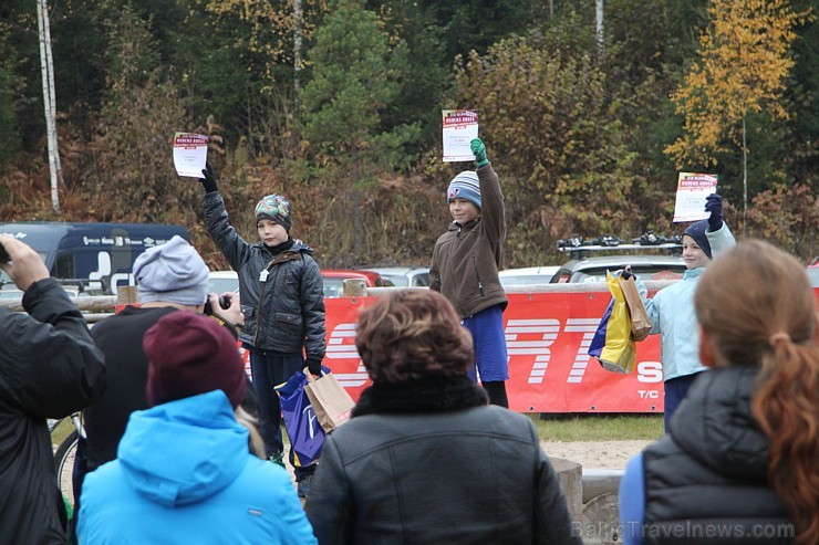 Zilo kalnu rudens kross pulcē 25.10.2015 lielu dalībnieku skaitu 163748