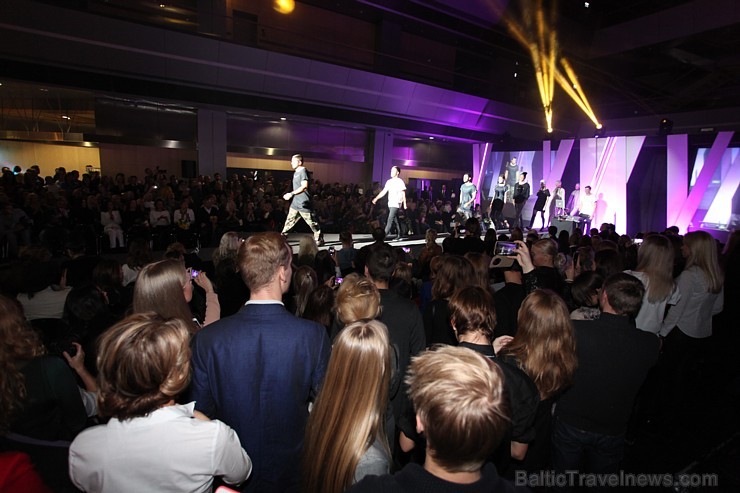 Rīgas modes nedēļa «Riga Fashion Week» kā magnēts pievelk radošu publiku.  Foto: Mark Litvyakov/Arkady Gluhih 163912