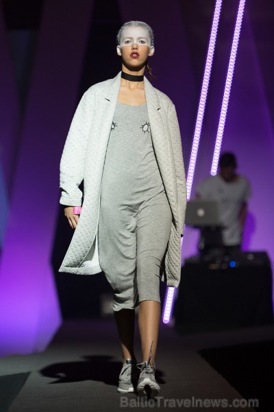 Rīgas modes nedēļa «Riga Fashion Week» kā magnēts pievelk radošu publiku.  Foto: Mark Litvyakov/Arkady Gluhih 163923