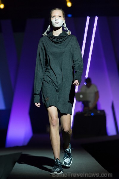 Rīgas modes nedēļa «Riga Fashion Week» kā magnēts pievelk radošu publiku.  Foto: Mark Litvyakov/Arkady Gluhih 163924