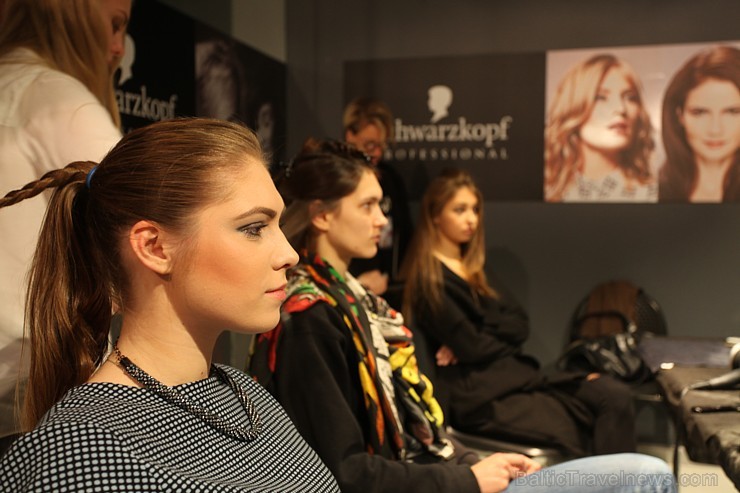 Rīgas modes nedēļa «Riga Fashion Week» kā magnēts pievelk radošu publiku.  Foto: Mark Litvyakov/Arkady Gluhih 164154