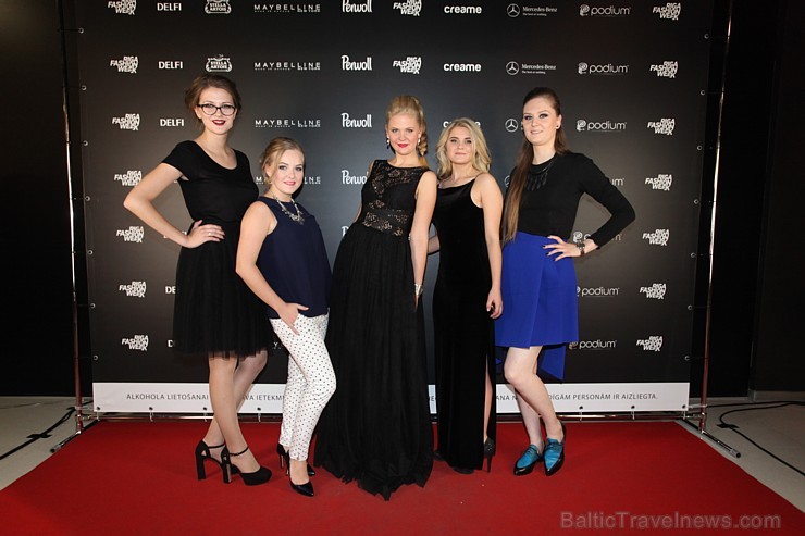 Rīgas modes nedēļa «Riga Fashion Week» kā magnēts pievelk radošu publiku.  Foto: Mark Litvyakov/Arkady Gluhih 164157