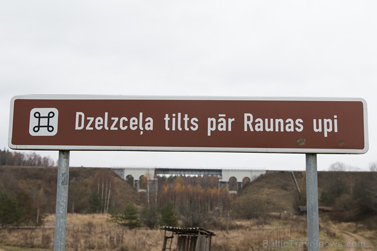 Dzelzceļa tilts pār Raunas upi ir augstākais dzelzsceļa tilts Baltijā 164058