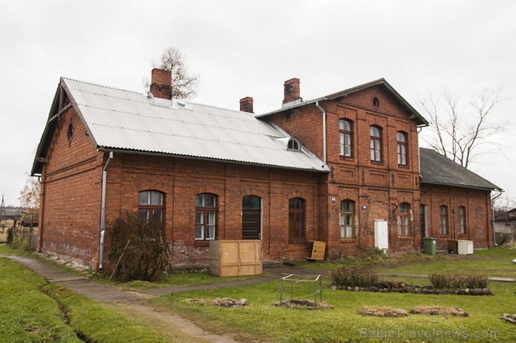 Pēc jaunās ēkas uzcelšanas kādu laiku reizē darbojās abas stacijas 164609